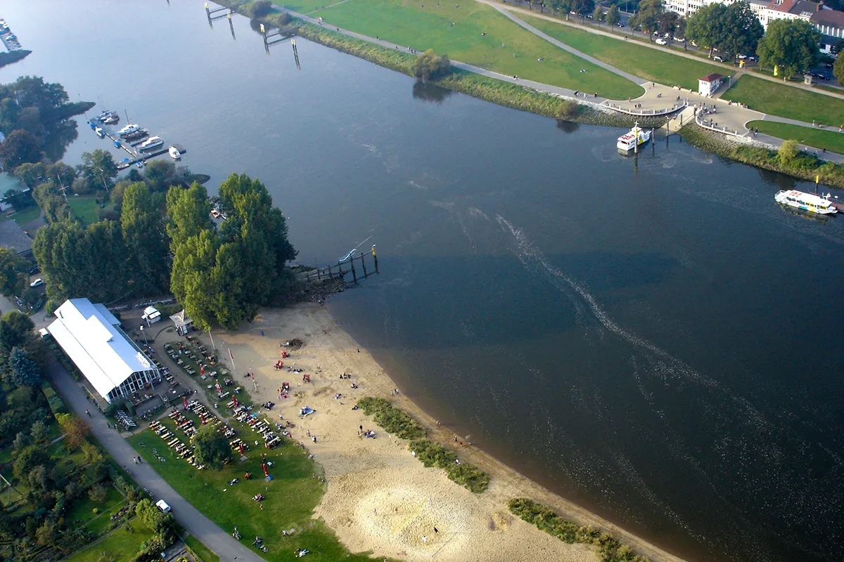 Luftaufnahme der Sielwallfähre am Café Sand