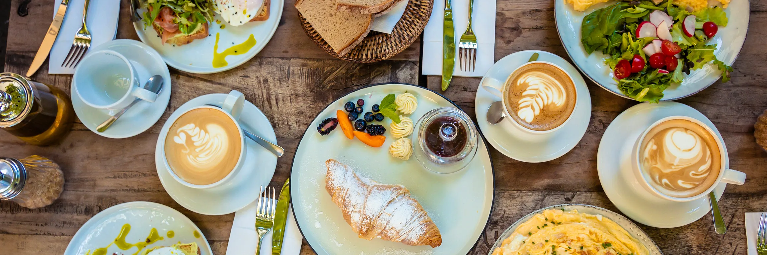 Frühstück an Bord eines Hal över Schiffs