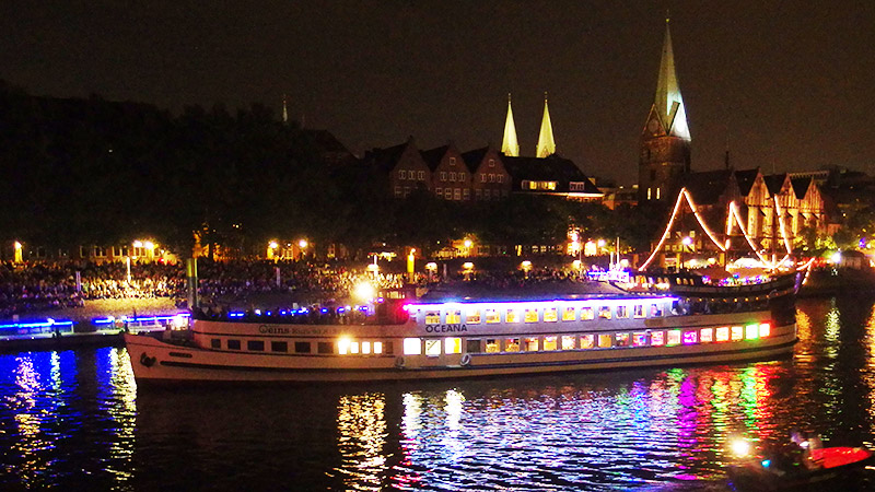 MS Oceana im winterlichen Bremen